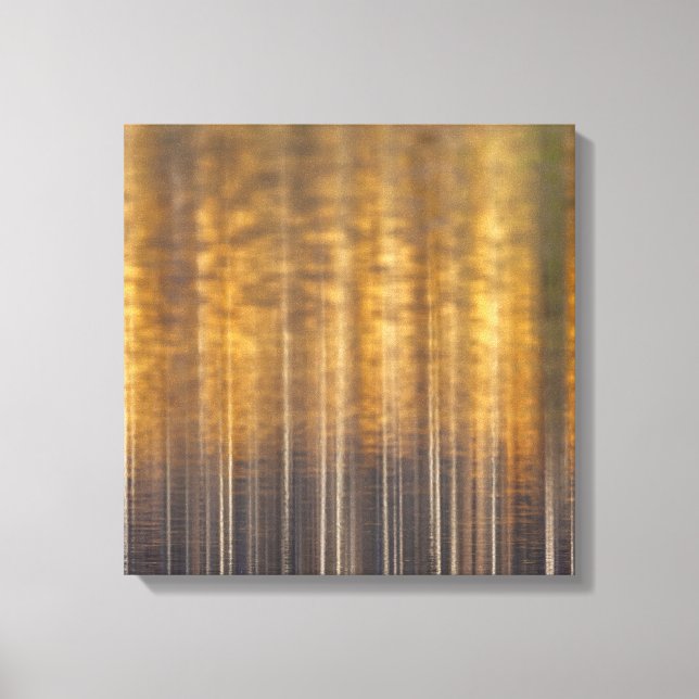 Höstskogen reflekterad på Abstrakten Vatten Canvastryck (Framsida)