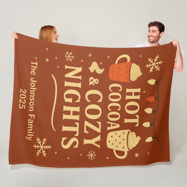 Hot Cocoa & Cozy Nights Family Blanket Fleecefilt (På plats)