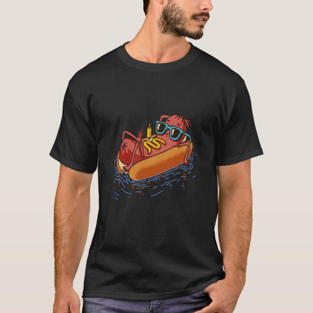 Hot Dog In A Swimming Pool Summer Vacation Foodie T Shirt (Framsida)