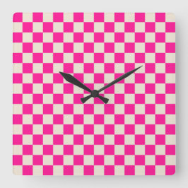 Hot pink and tan checkerboard pattern fyrkantig klocka
