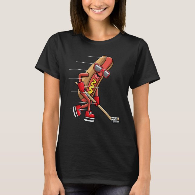 Hotdog In Bread Roll Playing Ice Hockey Sports Pla T Shirt (Framsida)