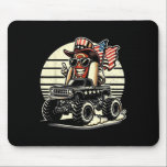 Hotdog Riding Monster Lastbil 4:e juli USA flagga  Musmatta<br><div class="desc">Hotdog Monster Lastbil 4:e juli USA flagga Cute Hotdog</div>