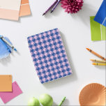 Houndstooth Rosa Blue Mönster iPad Mini Skydd<br><div class="desc">Houndstooth stil yta mönster i rosa och mittblått.</div>