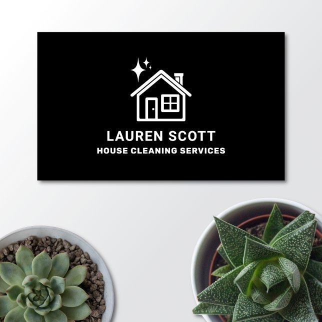 House Städning Renare, enkelt minimalistiskt svart Visitkort (House cleaning business card on a light background with potted plants.)