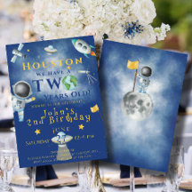 Houston... Vi har två års gammal rymdastronaut