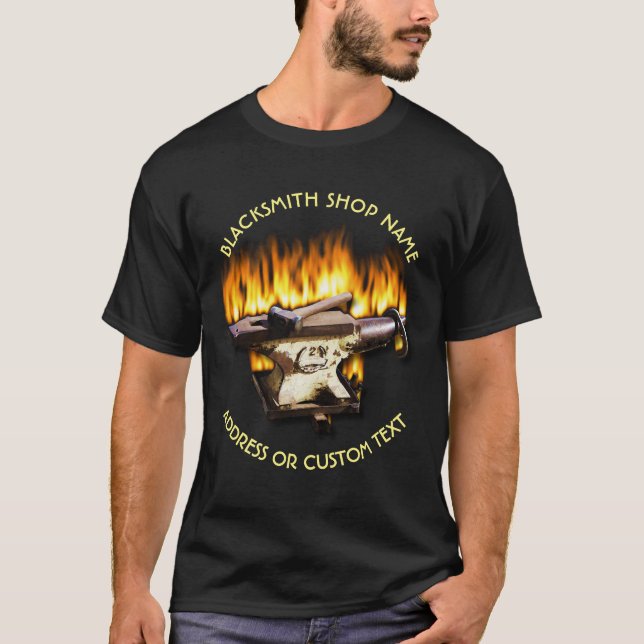 Hovslagaren shoppar med städet och bultar avfyrar t shirt (Framsida)
