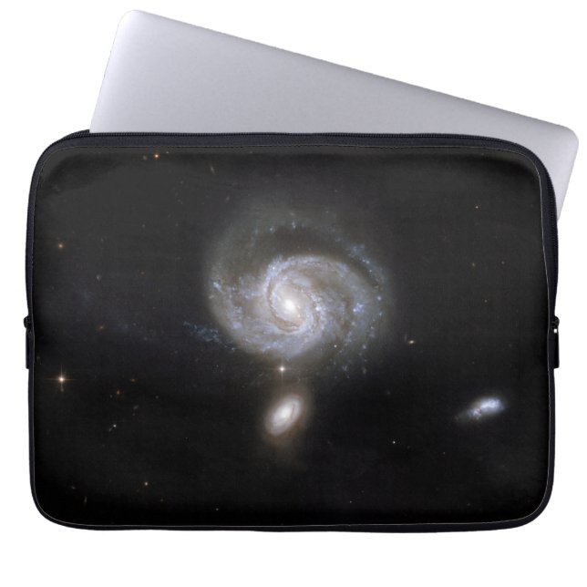 Hubble Interacts Galaxy NGC 7674 Laptop Sleeve (Framsidan)