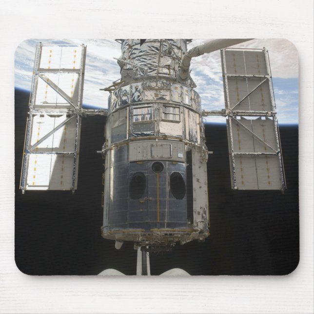 Hubble Space Telescope i Atlantis lastfack Musmatta (Framsidan)