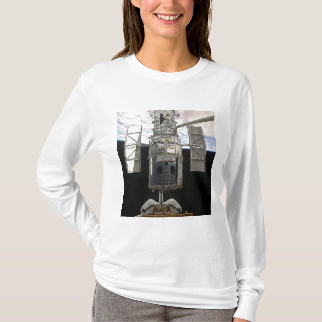 Hubble Space Telescope i Atlantis lastfack T Shirt (Framsida)