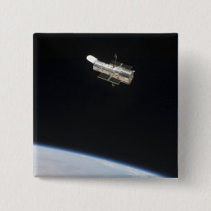 Hubble Space Telescope i omloppsbana ovanför jord Knapp