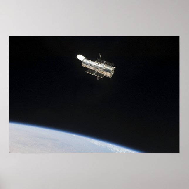 Hubble Space Telescope i omloppsbana ovanför jord  Poster (Framsidan)
