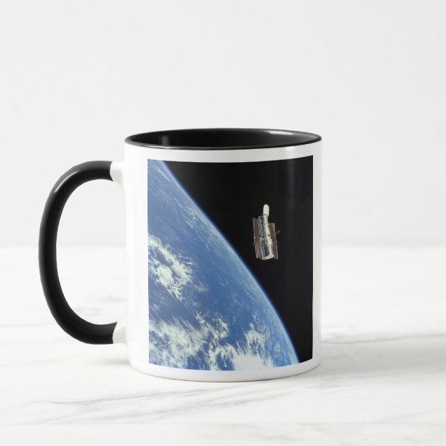 Hubble Space Telescope med blå jord Mugg (Vänster)