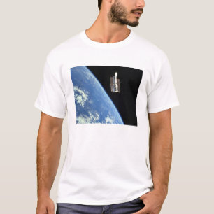 Hubble Space Telescope med blå jord T Shirt