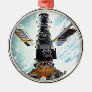 Hubble utrymmeteleskop och astronaut julgransprydnad metall