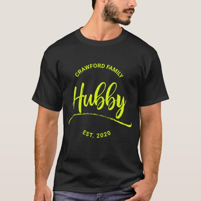 Hubby-efternamn och EST. Årets Personlig T Shirt (Framsida)