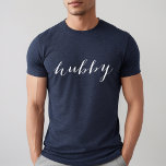 Hubby Modern White Script Navy Manar T Shirt<br><div class="desc">Tvätt och enkel "hubby"-skjorta i ett modernt,  vitt skript. Köp vår matchande "Wifey"-skjorta.</div>