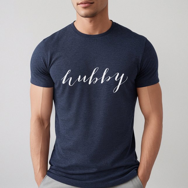 Hubby Modern White Script Navy Manar T Shirt (Skapare uppladdad)