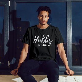 Hubby White-skript "EST 202X" - moderna Marskalkar T Shirt