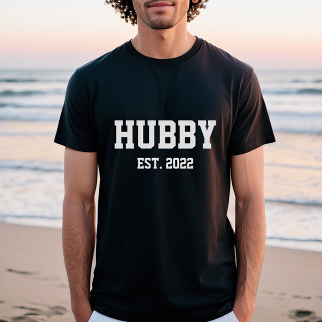 Hubby & Wifey Anpassningsbar T Shirt (Skapare uppladdad)