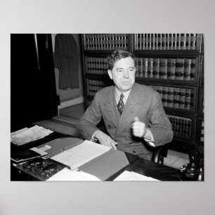 Huey Long at Hans Desk - Kingfish - 1935 Poster