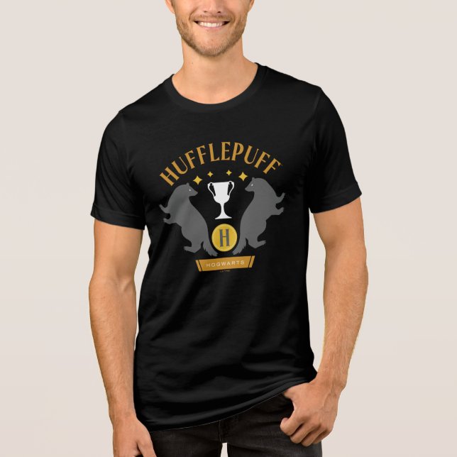 HUFFLEPUFF™ Badger and Cup House Pride Graphic T Shirt (Framsida)