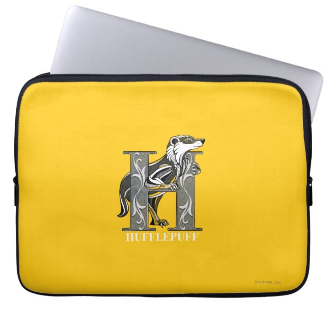 HUFFLEPUFF™ Crosshatched Emblem Laptop Fodral (Framsidan)