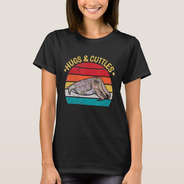 Hugs & Cuttles Quote for a Cephalopod T Shirt (Framsida)