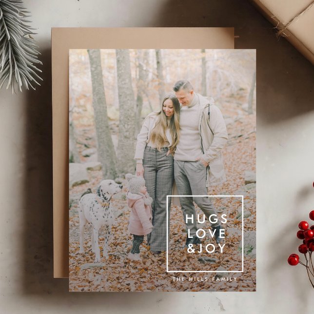 Hugs Kärlek och Joy | Terracotta Bränn Orange Mode Julkort (Mark the most wonderful season with a stylish holiday card featuring your own photo)