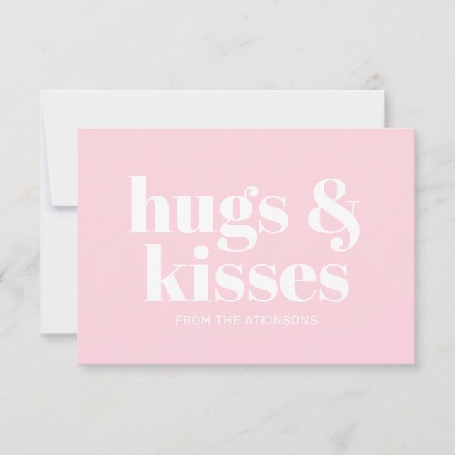 Hugs & kisses rosa, modernt typografiskt kort (Framsida)