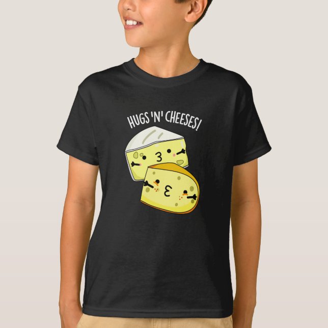Hugs och Cheeses Funny Cheese Pun Mörk BG T Shirt (Framsida)