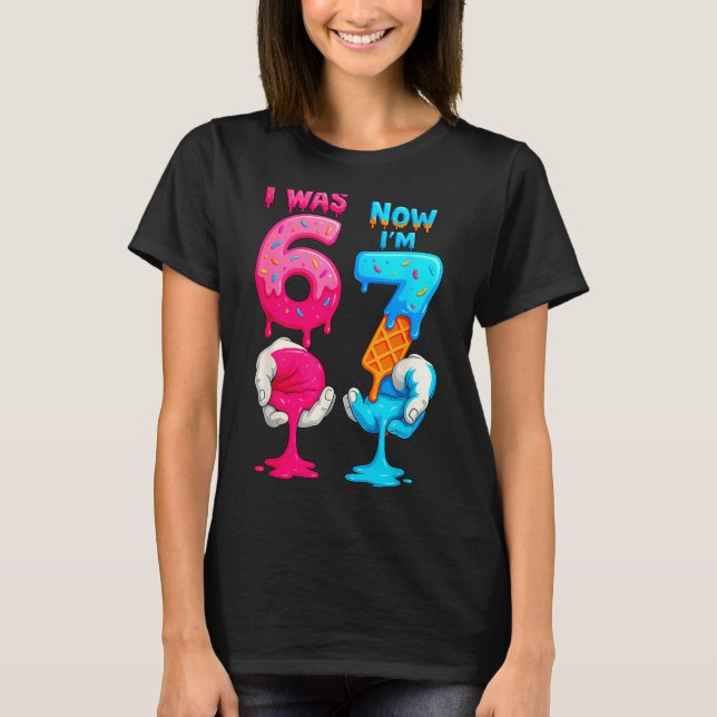 Hugvyn I Was 6 Now I'm 7 Year Old Birthday Six Sev T Shirt (Framsida)