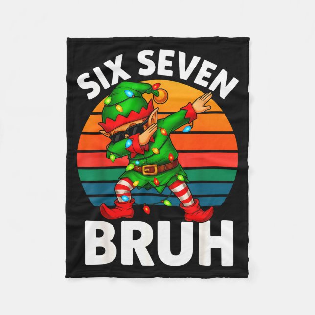 Hugvyn Six Seven 6 7 Meme Dabbing Tomte God Jul Fleecefilt (Framsidan)