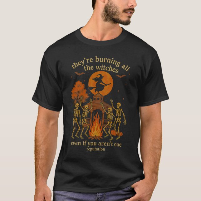 Hugvyn They're Burning All The Witches Skeleton Wi T Shirt (Framsida)