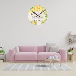 Humla honung gult blommigts familjemonogram rund klocka<br><div class="desc">Cute humla,  gult blommigtar och droppar honung från honungskomb. Anpassa och lägg till ditt namn och namn på sommarlovet,  stugan.</div>