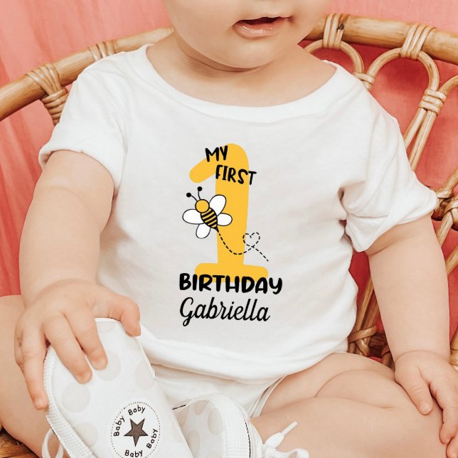 Humla Min första födelsedag Baby T-Shirt (Skapare uppladdad)