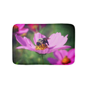 Humla på Rosa Cosmos läggs ned allt närmare Badrumsmatta