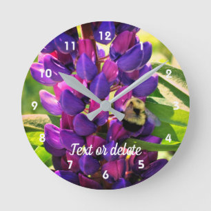 Humla på Vild Lupine Flower Personlig Rund Klocka