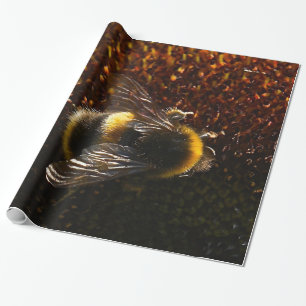Humla som slår in papper presentpapper