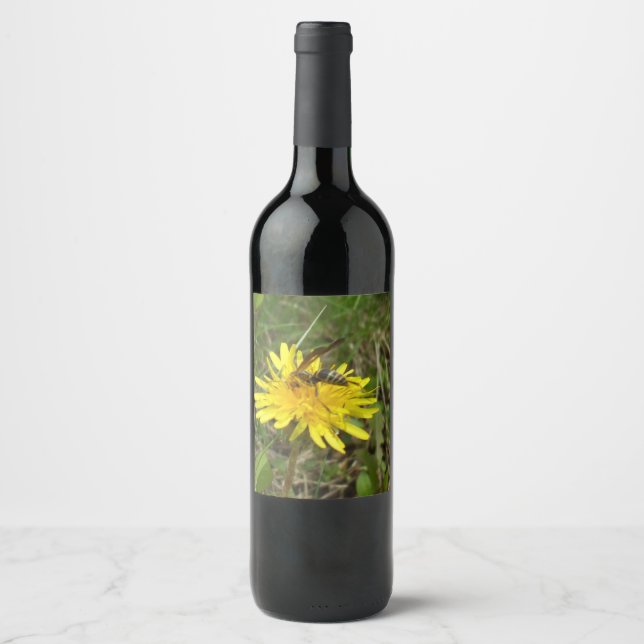 Humlebi På Maskrosblomma Vin Etikett (Framsida)