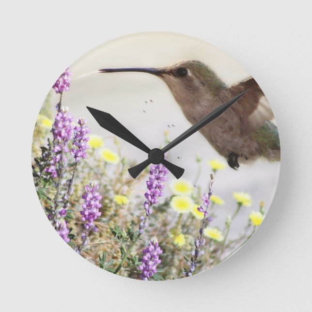 Hummingbird and Wildflowers Digital Art Rund Klocka (Framsida)