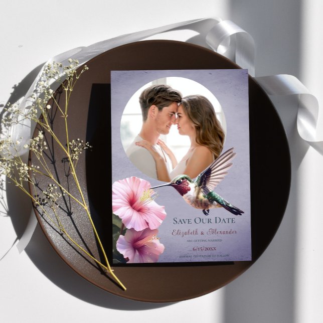 Hummingbird & Hibiscus Photo Save Date Lila Meddelande (Purple Hummingbird Hibiscus Photo Save the Date)