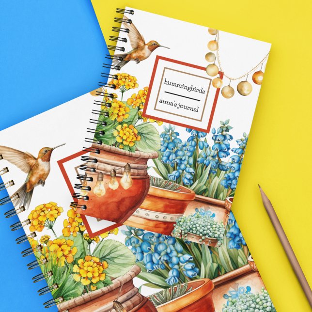 Hummingbird i Garden | Plantblommor Anteckningsbok (Hummingbird with terracotta pots and plants and flowers on a gratitude journal you customize.)