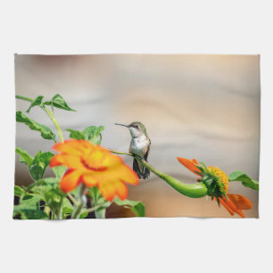 Hummingbird på en blommar anläggning kökshandduk