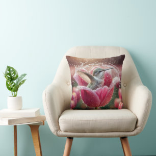 Hummingbird som bryter sig in i en tulipp kudde