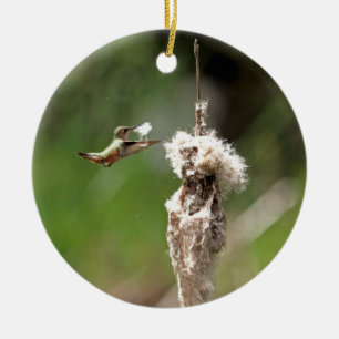 Hummingbird som bygger en bygga bo julgransprydnad keramik