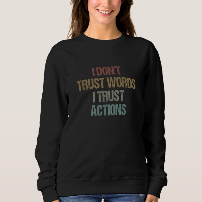 Humor I Don't Trust Words I Trust Actions Sarcasti T Shirt (Framsida)