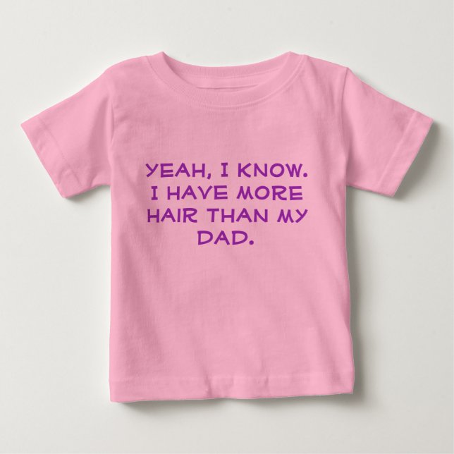 Humor Roligt Bebis "mer hår än pappa" Tee (Framsida)