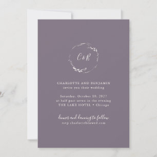 Humörigt Lila Plommonmonogram Floral Skript Bröllo Inbjudningar