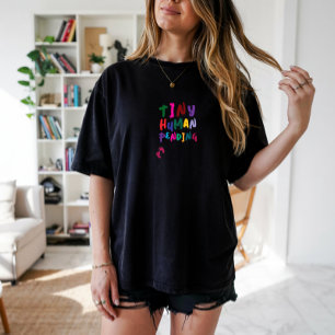 Humoristisk graviditets fingeravtryck färgrik t shirt