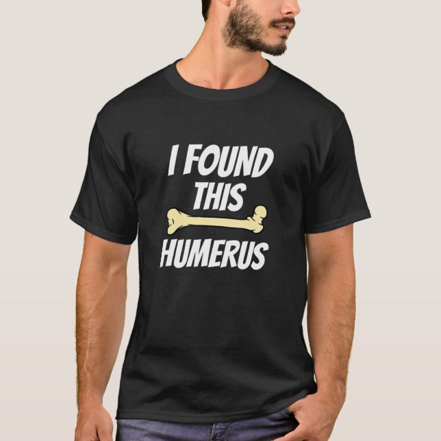 Humorous   I Found This Humerus  Funny Bones Sloga T Shirt (Framsida)